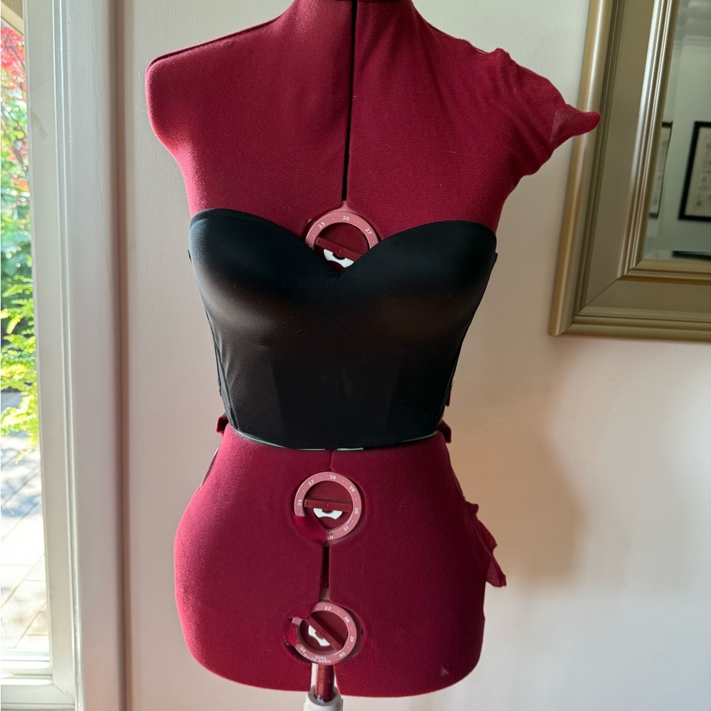 SUPPORTIVE BLACK STRAPLESS BRA